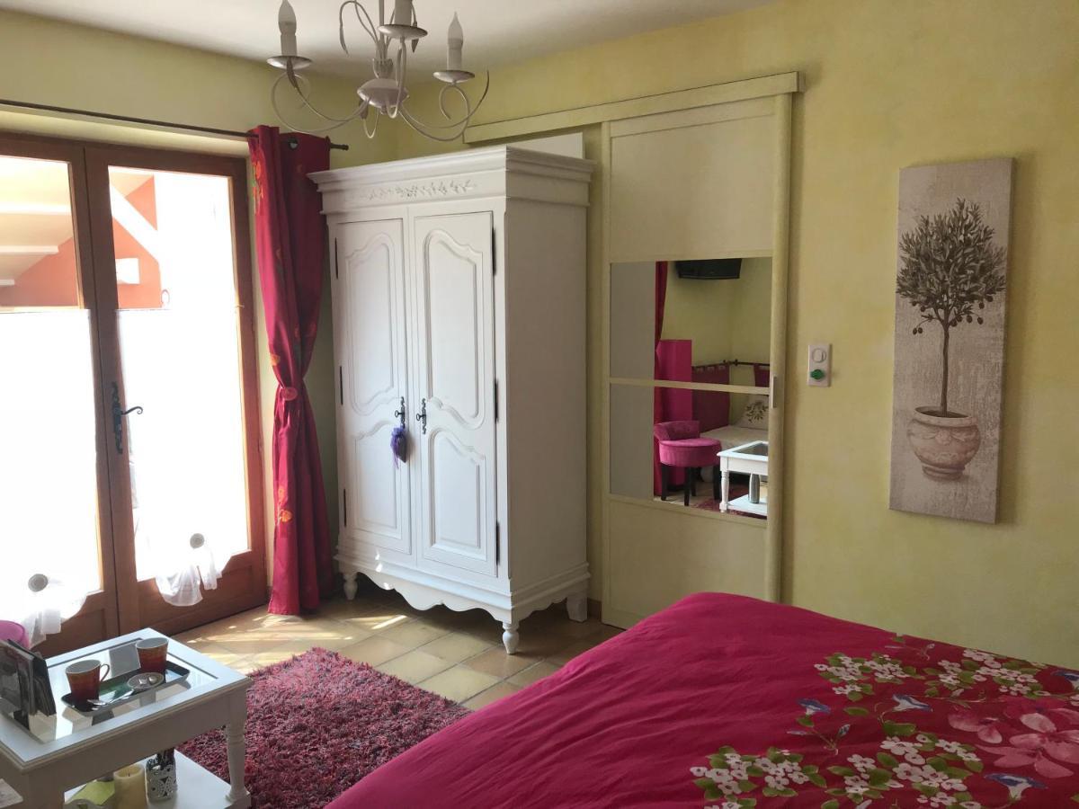 Bed and Breakfast Santolines En Provence Пьолан Экстерьер фото